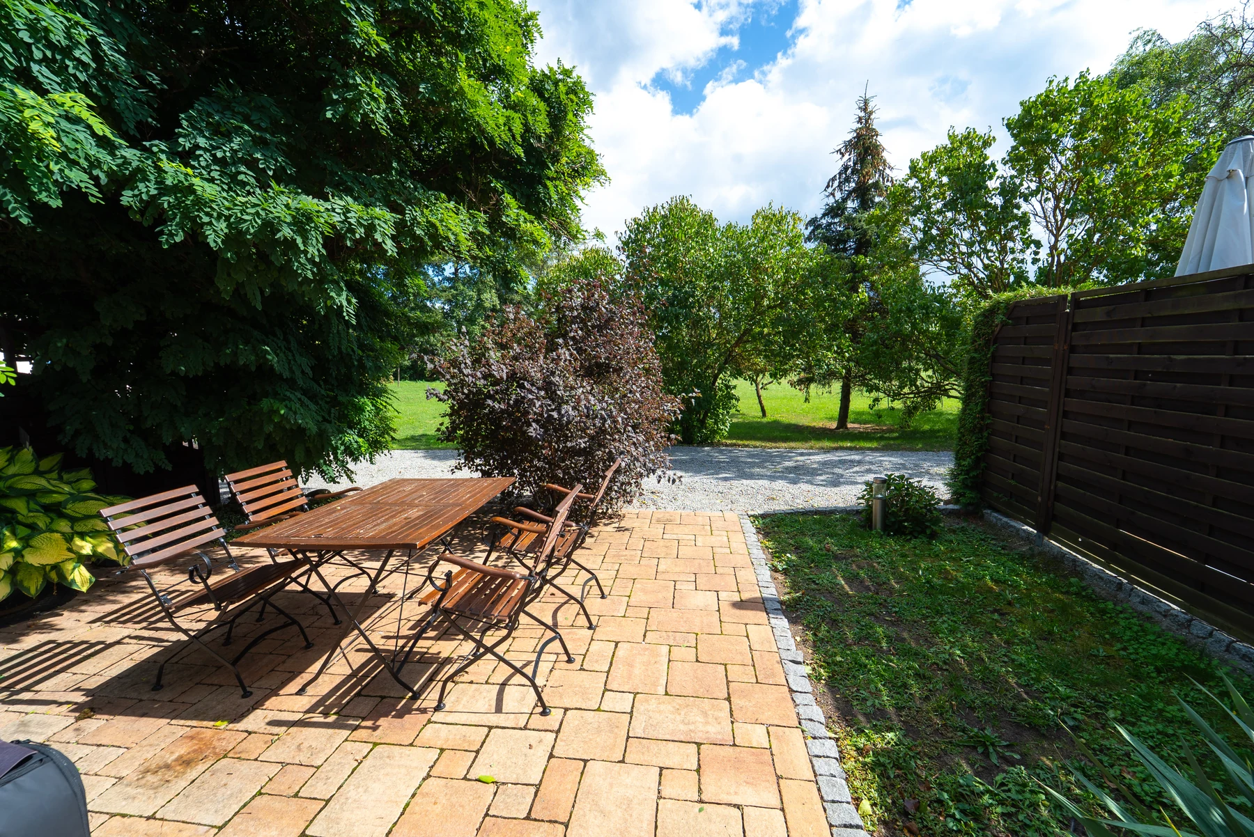 Terrasse im Grünen im Apartment Sonnentau