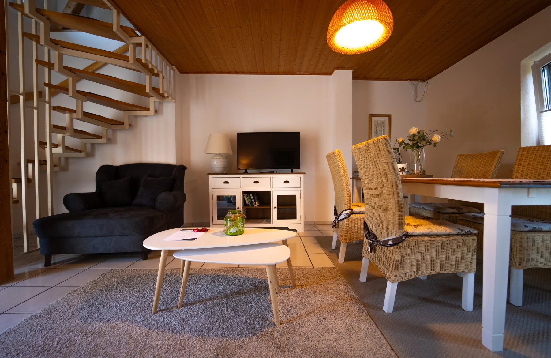 Wohnbereich mit Sofa und Sesseln im Apartment Wiesenblick