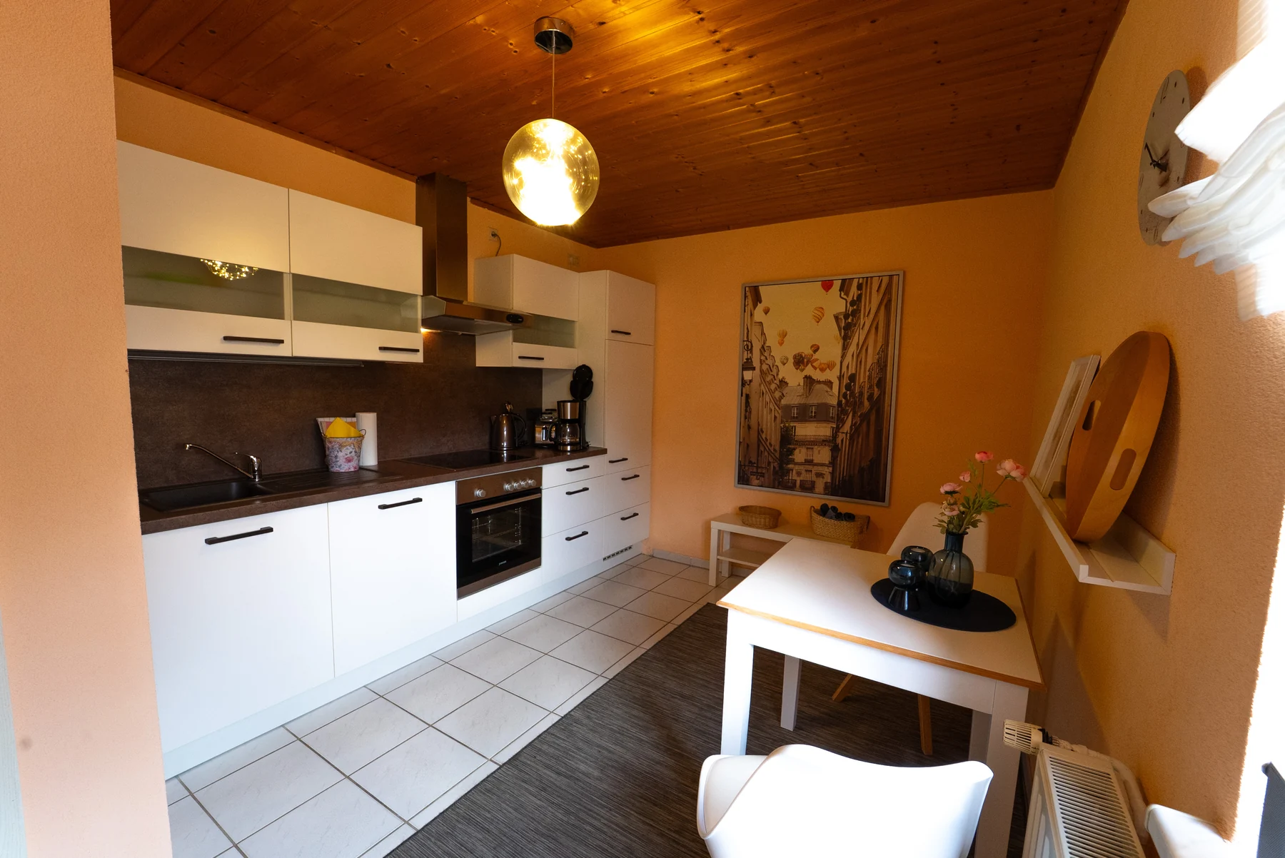 Küche und Essplatz im Apartment Wiesenblick